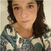 Laureata in giurisprudenza impartisce lezioni di latino a studenti delle scuole superiori